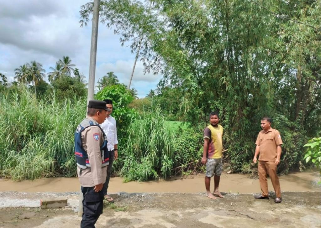 Dalam rangka mensukseskan pemilu damai Personel Polsek jajaran polres Nagan Raya Polda Aceh melaksanakan Patroli Dialogis