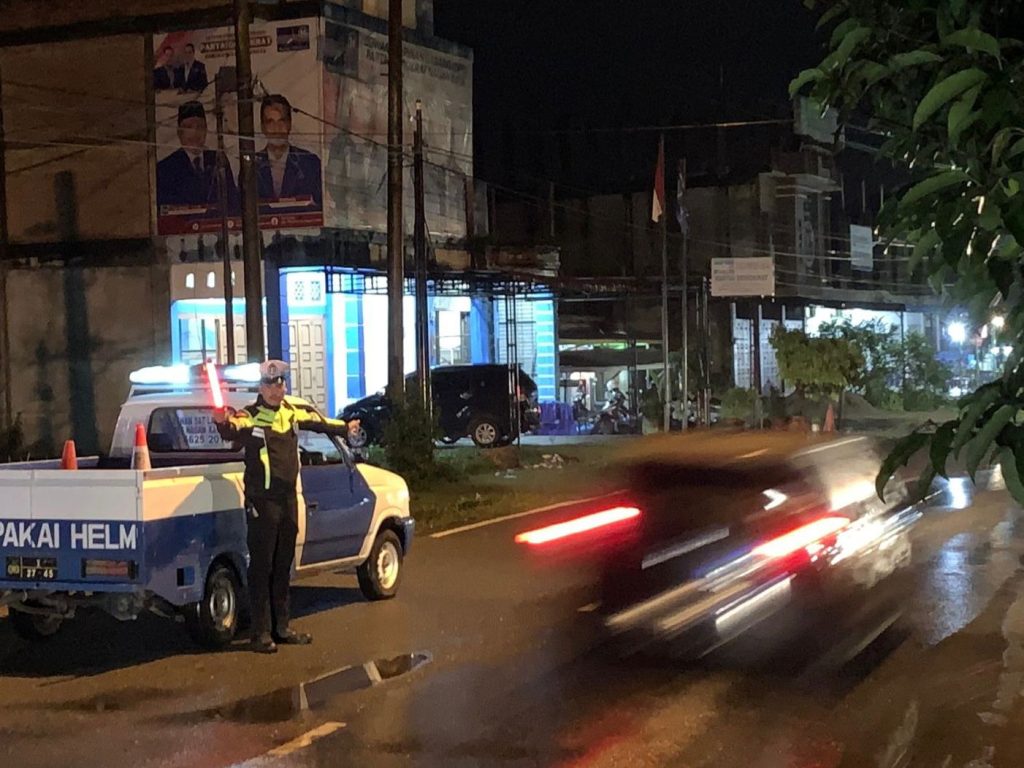 Blue Light Satlantas Polres Nagan Raya Jaga Kondusifitas Malam Hari