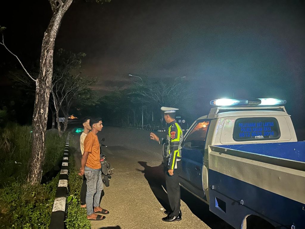 Personel Sat Lantas Polres Nagan Raya Melaksanakan Patroli untuk Mengantisipasi Balap Liar