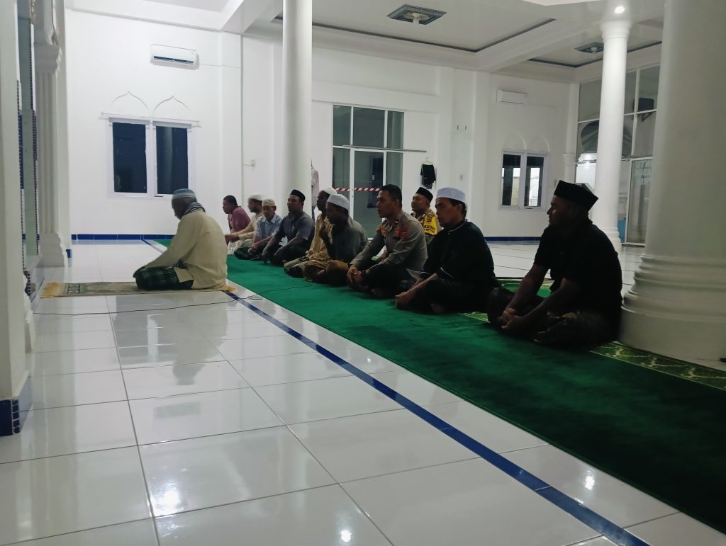 Personel Polsek Beutong Gelar Shalat Isya Berjamaah dan Doa Istisqa untuk Minta Turunkan Hujan