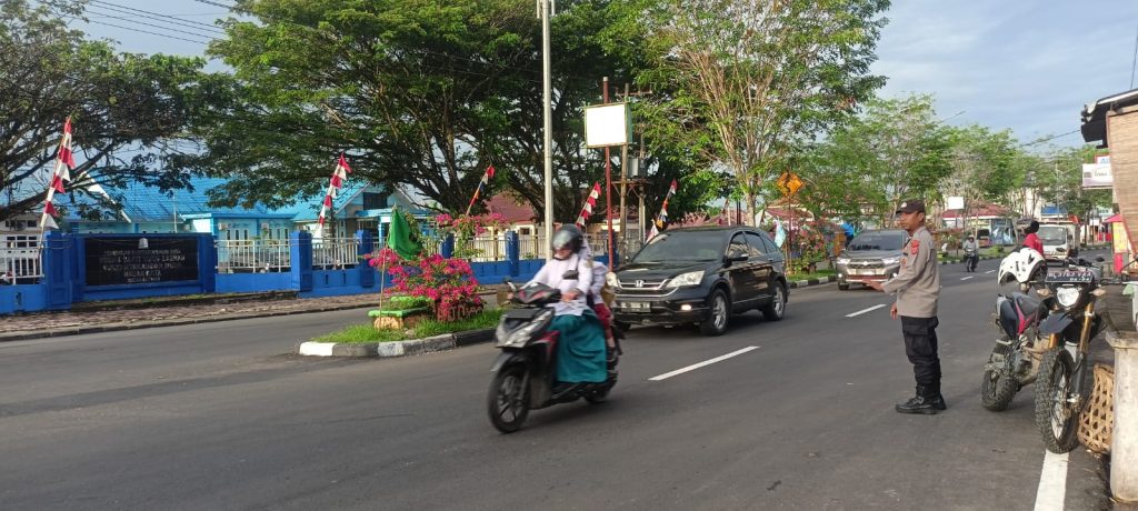 Dalam rangka Operasi Mantap Praja Seulawah tahun 2024, personil Polsek Jajaran Polres Nagan Raya Laksanakan Strong Point Pagi