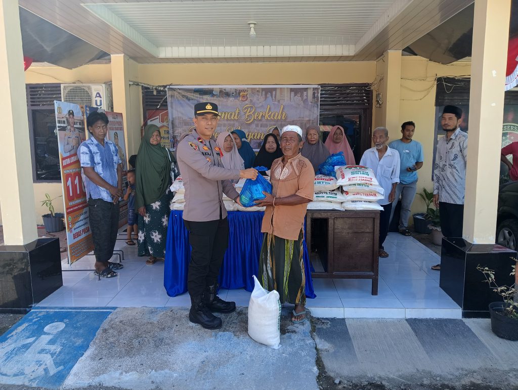 Polsek Jajaran Polres Nagan Raya Gelar Kegiatan Jumat Berkah untuk Masyarakat