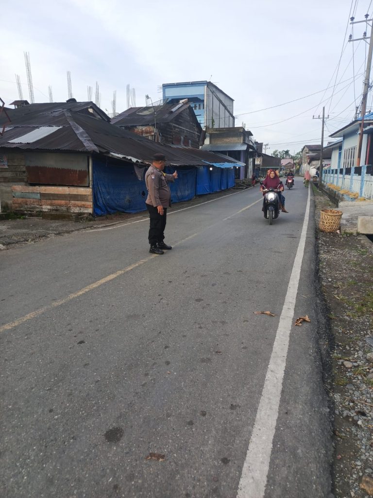 Giat Gatur Pagi di Lokasi Rawan Kecelakaan dan Kemacetan oleh Personel Polsek Beutong