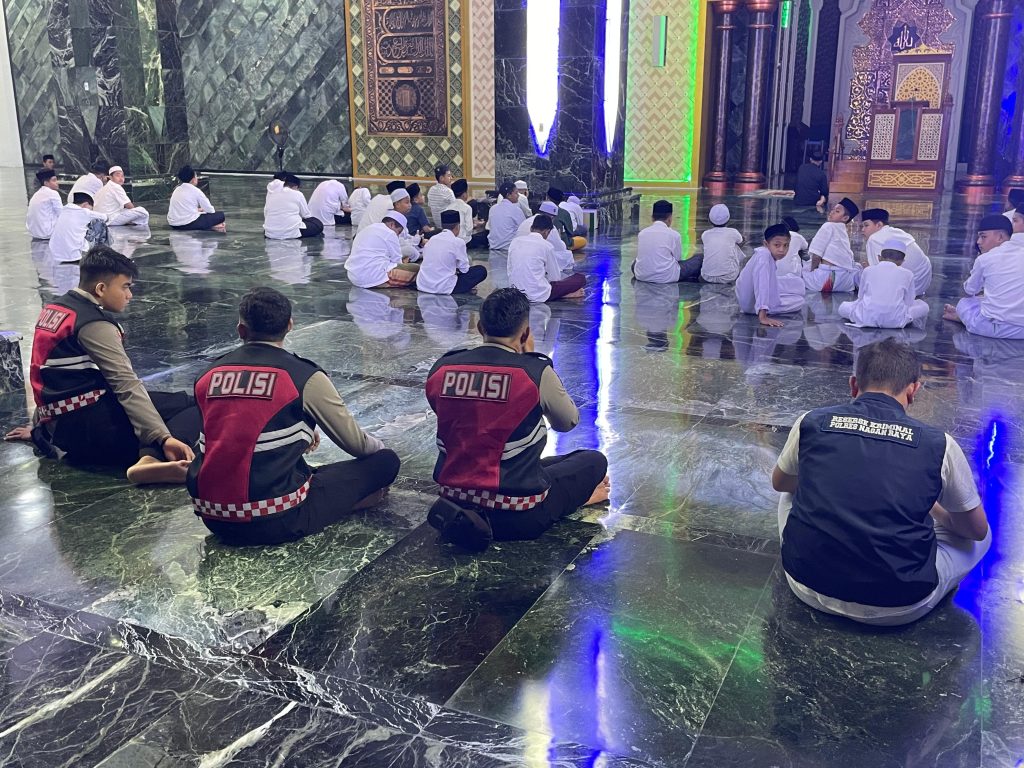 Personel Polres Nagan Raya Laksanakan Subuh Keliling Dalam Rangka Cipta Kondisi Jelang Pilkada 2024