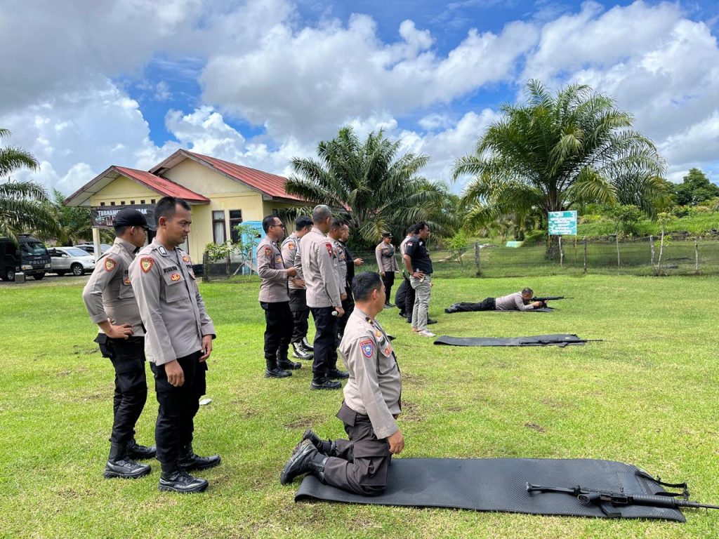 Personil Polres Nagan Raya Latihan Menembak Jelang Piala Kapolda Cup